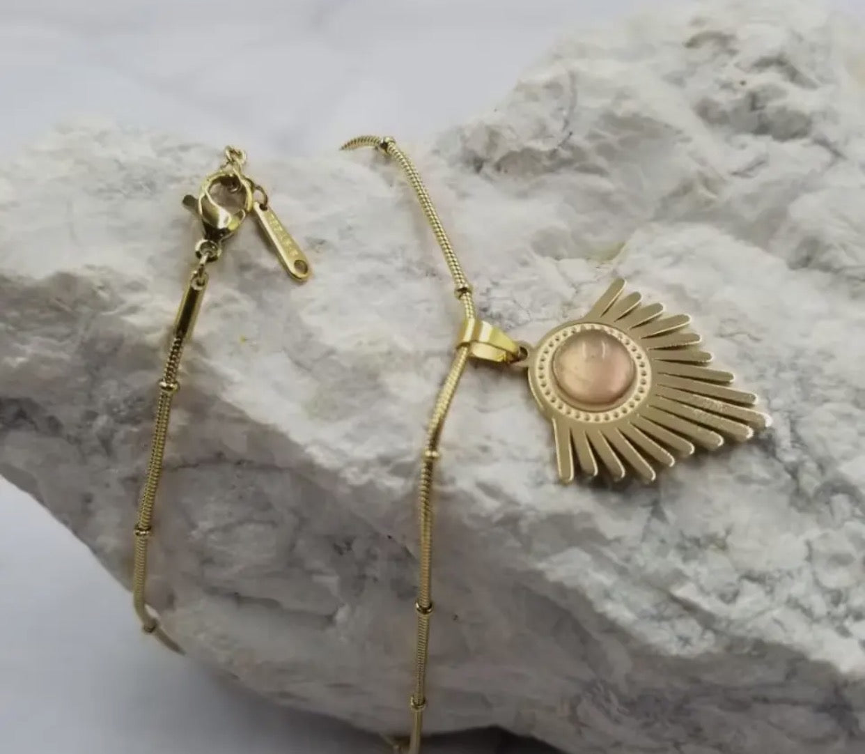 Sunbeam gold pendant necklace